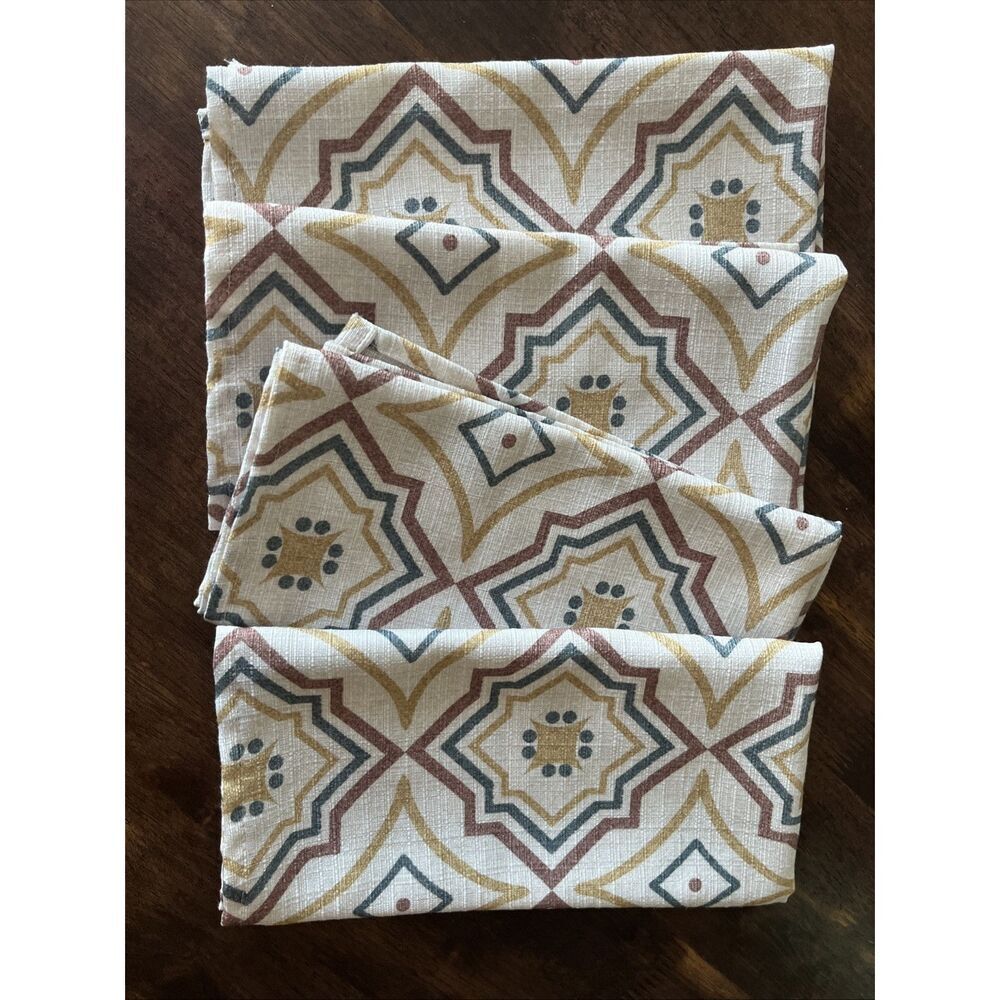 Food Network Year Round Set (4) Polyester Interlocking Geometric Design Napkins